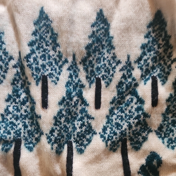 Cream and Blue Patterned Sweater - Picture 3 of 5